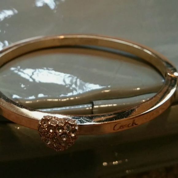Coach Swarovski Crystal Pave Heart Gold Bangle Legacy Bracelet Valentine's Day - Picture 4 of 4